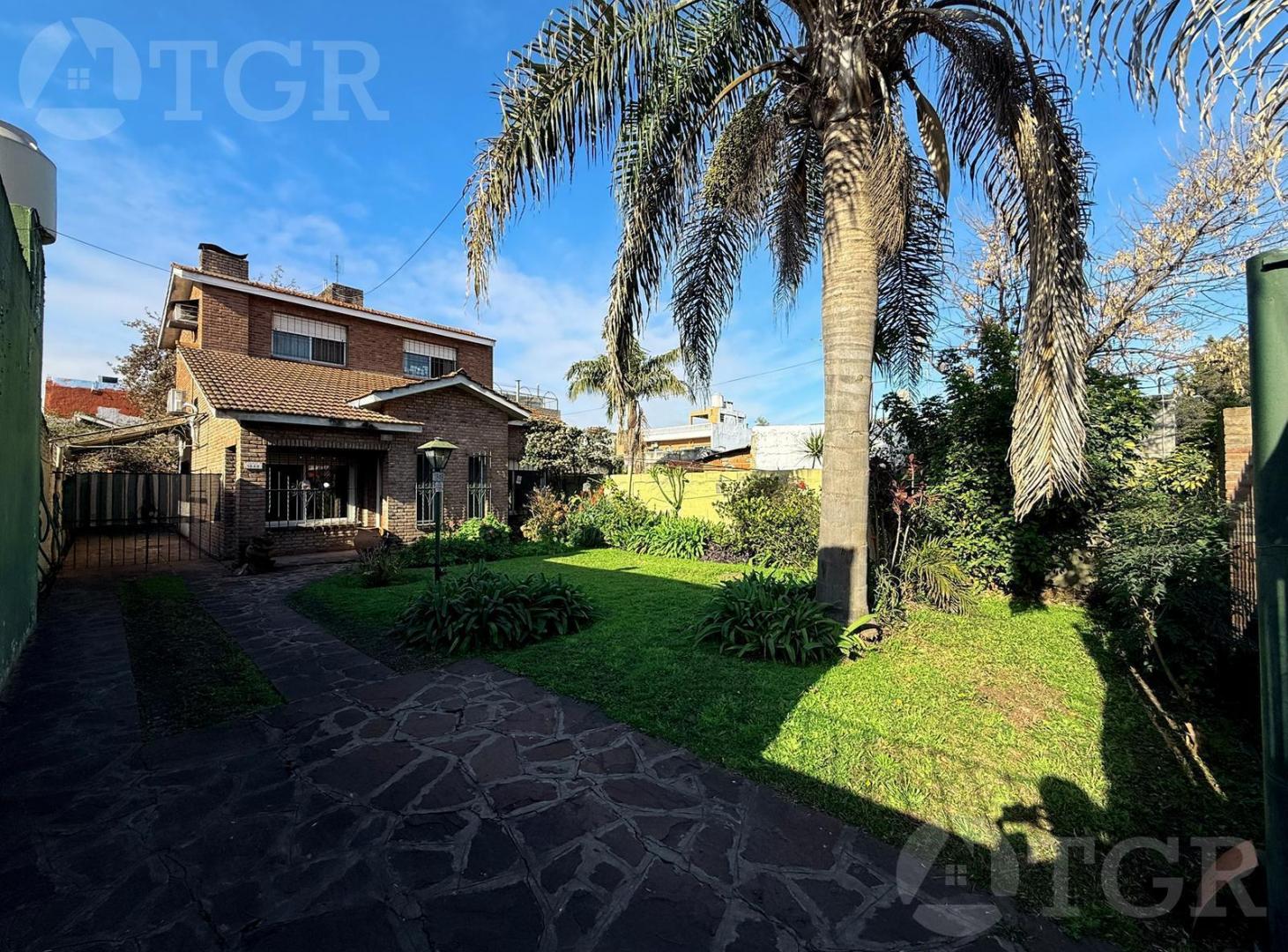 Foto de VENTA Casa de Epoca en dos plantas Lote de 374 m², 4 amb. Jardin, imagen 1