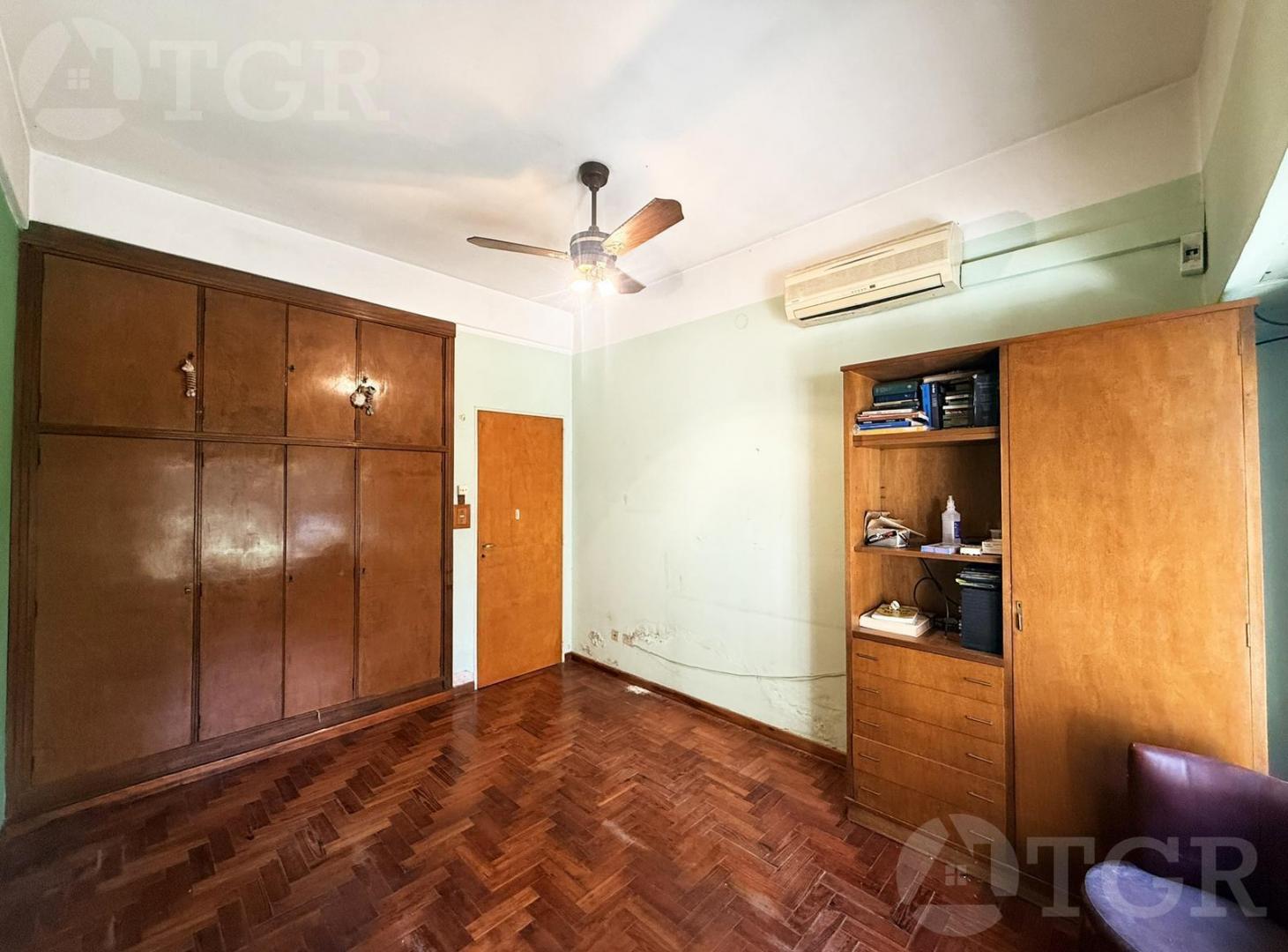 Foto de VENTA Casa de Epoca en dos plantas Lote de 374 m², 4 amb. Jardin, imagen 5
