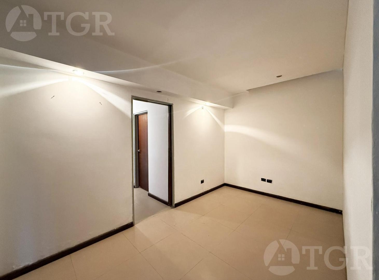 Foto de Venta Casa de 4 ambientes con Quincho y Cochera en Palomar, imagen 3