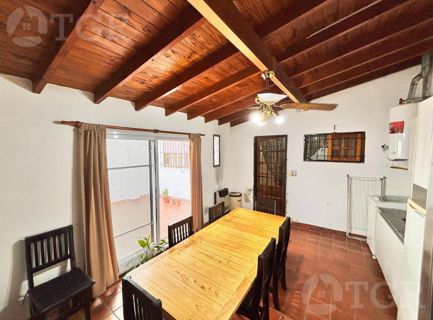 Foto de Venta Casa en dos plantas con Patio Quincho Garage en Ballester, imagen 3