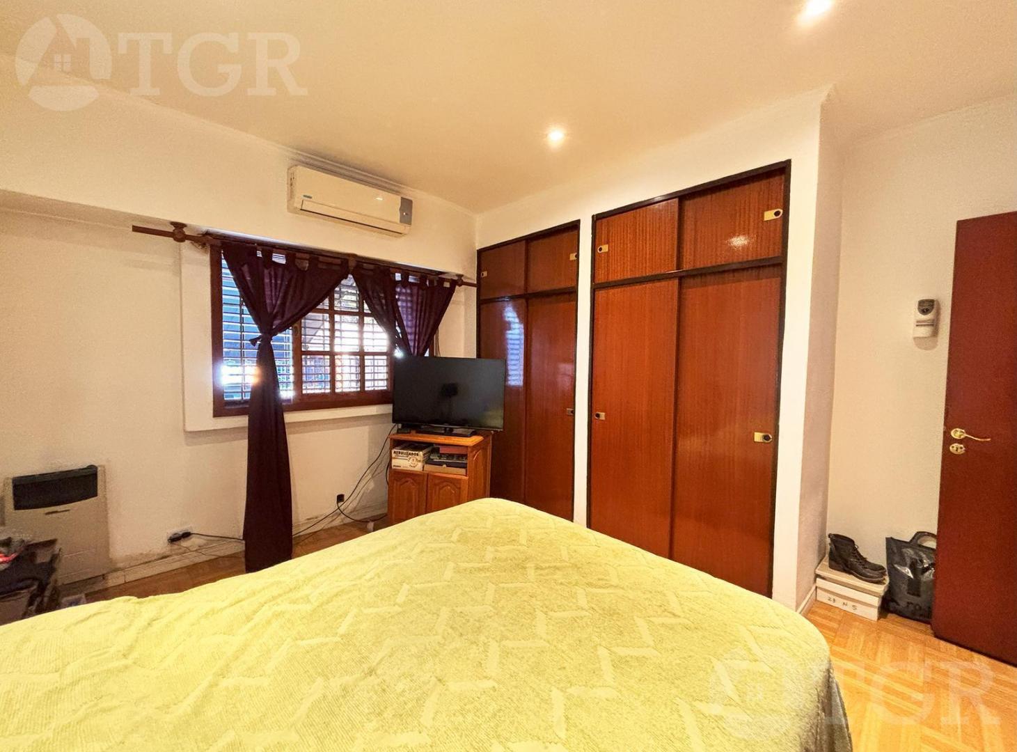 Foto de Venta Casa en dos plantas con Patio Quincho Garage en Ballester, imagen 5