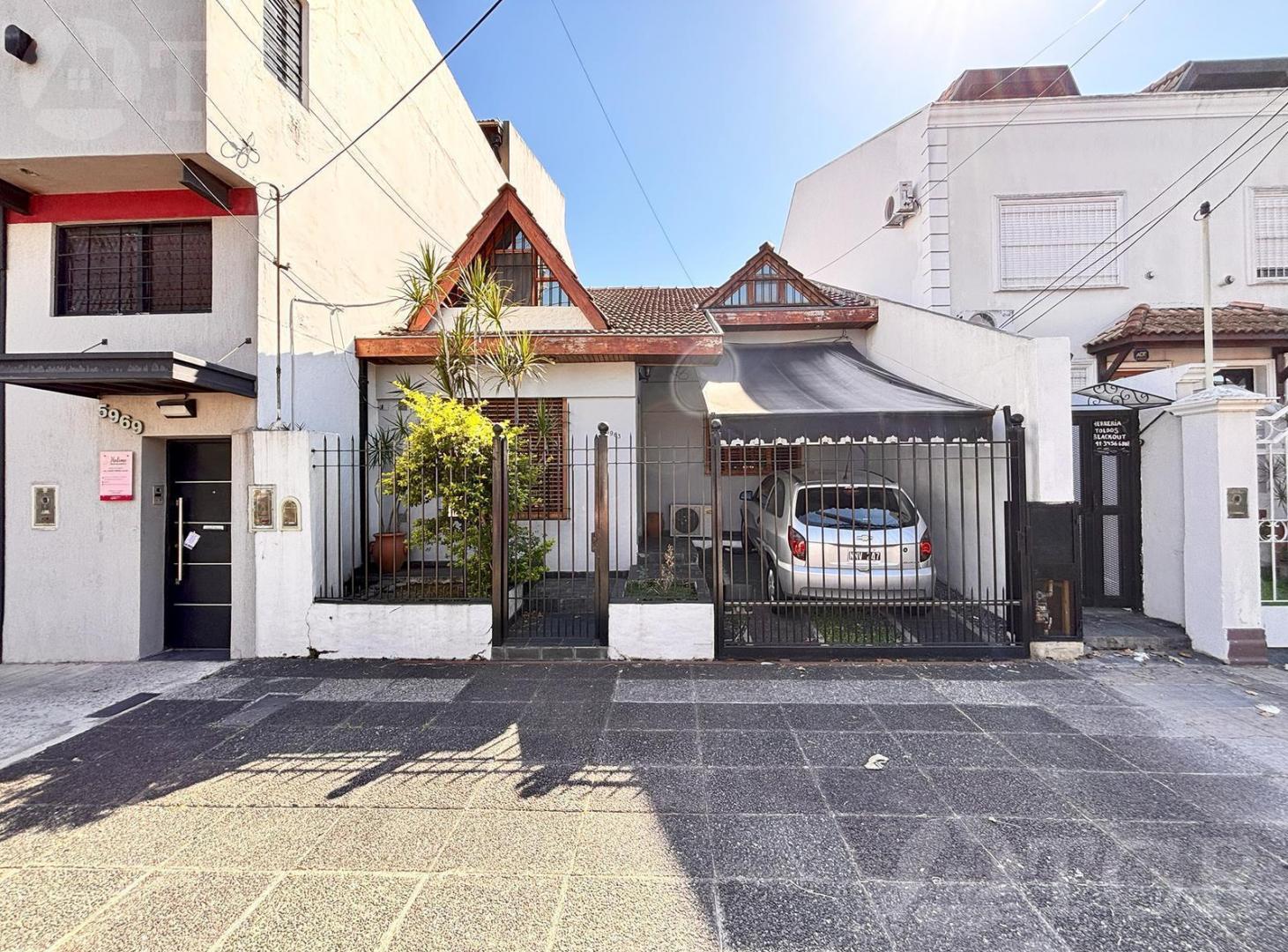 Foto de Venta Casa en dos plantas con Patio Quincho Garage en Ballester, imagen 2