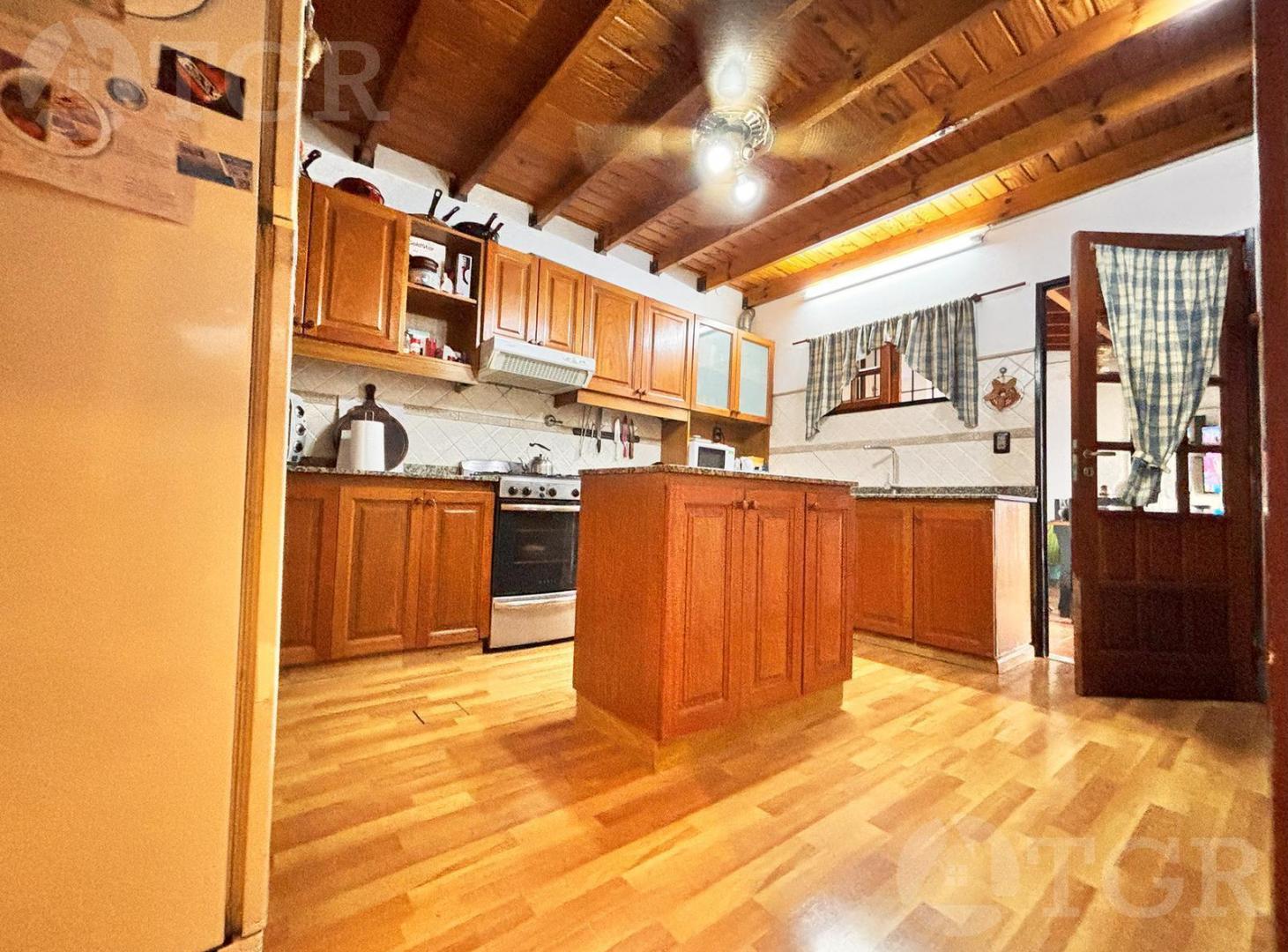 Foto de Venta Casa en dos plantas con Patio Quincho Garage en Ballester, imagen 4