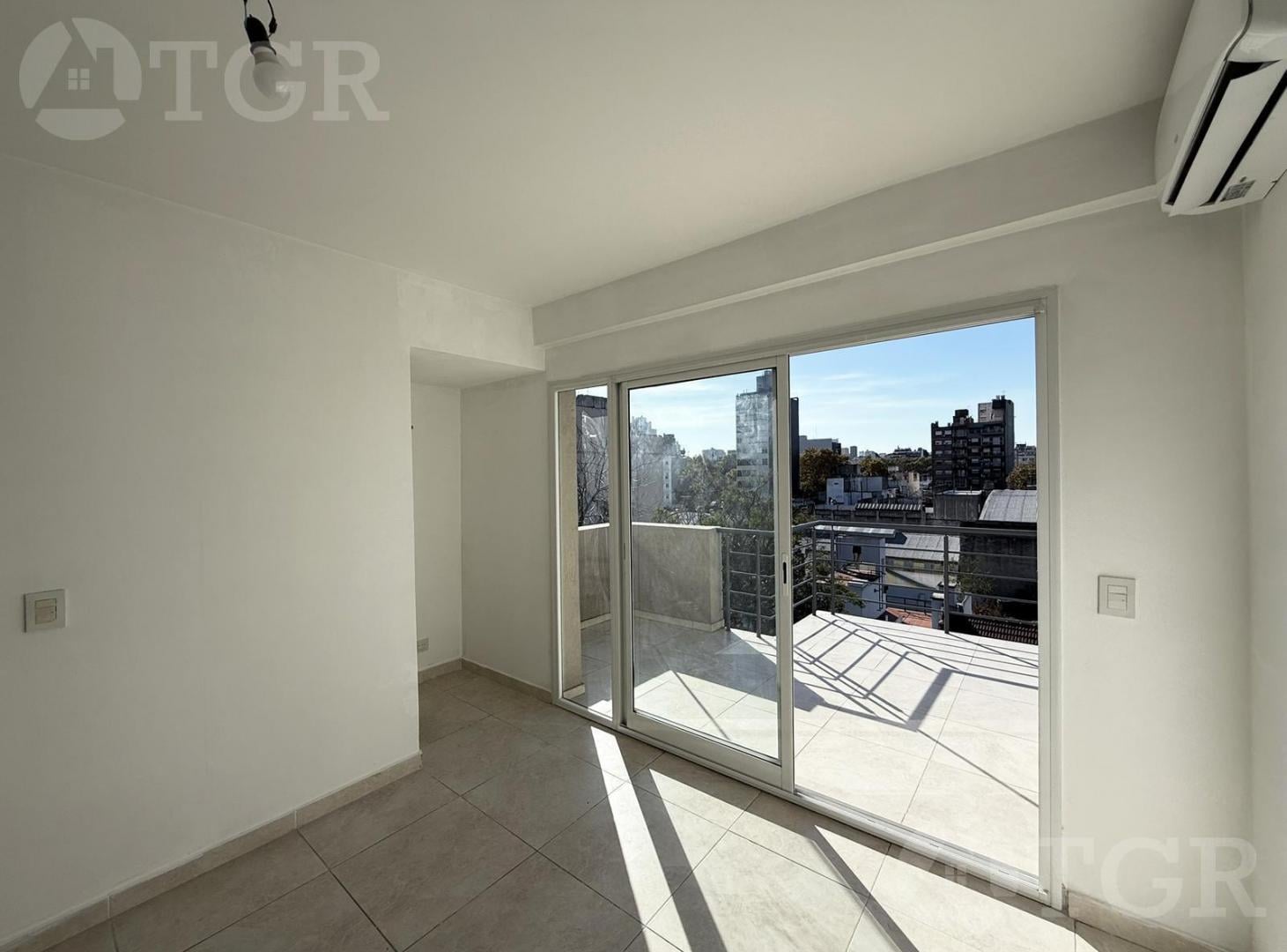 Foto de ¡Oportunidad en Almagro! Monoambiente al este con balcón terraza, imagen 1