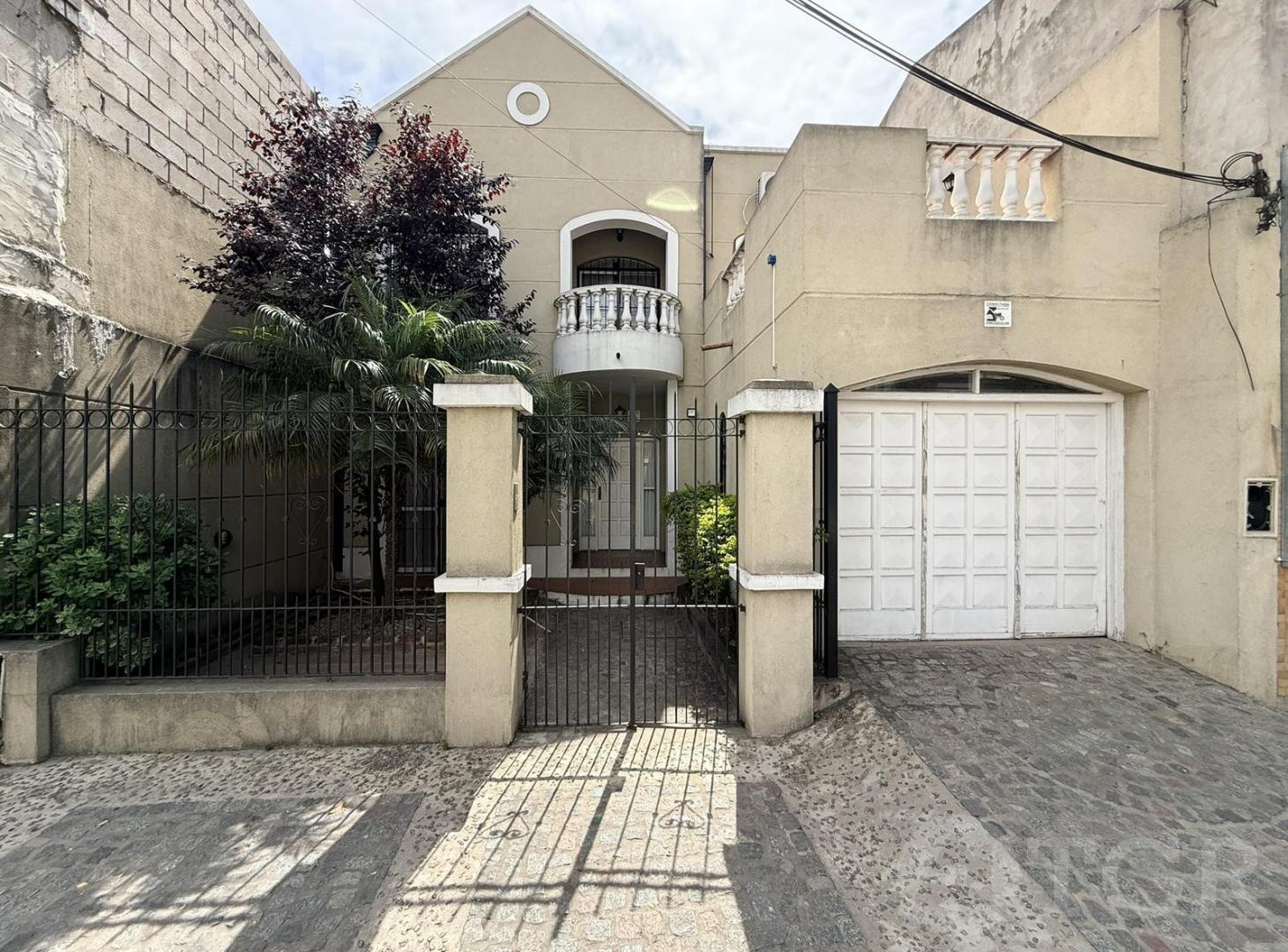 Foto de Venta Casa de 5 ambientes en Ezeiza, imagen 1