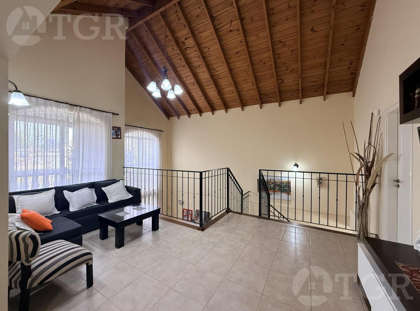 Foto de Venta Casa de 5 ambientes en Ezeiza, imagen 2