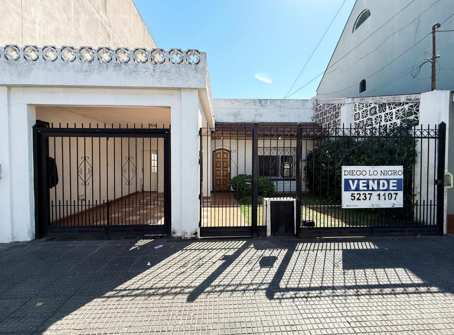 Foto de Venta de 2 Casas en Blok, Ramos Mejia, imagen 1