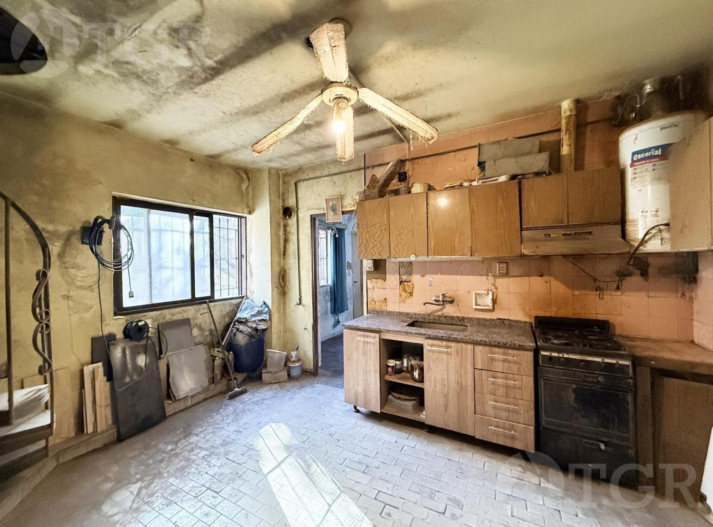 Foto de Venta PH 4 ambientes a reciclar con entrada independiente en Villa, imagen 5