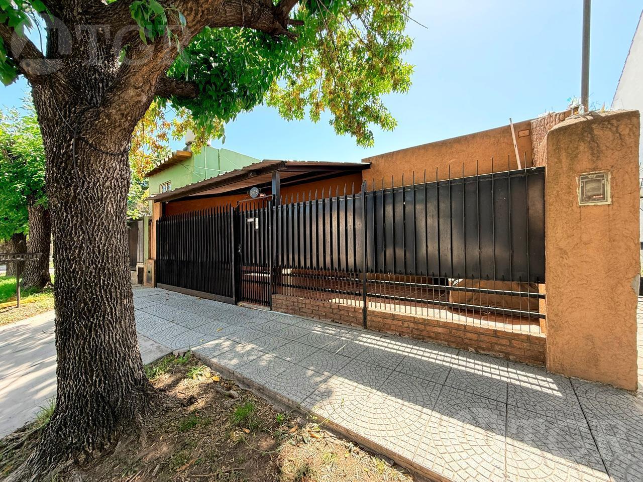 Foto de Venta Casa de 4 ambientes en Jose León Suarez, imagen 2