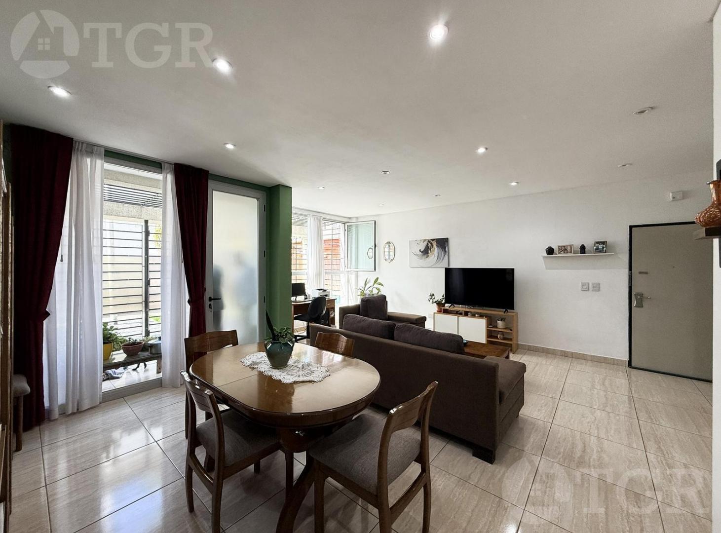 Foto de Venta Departamento 3 ambientes con patio y Cochera en Lanus APTO CREDITO, imagen 2