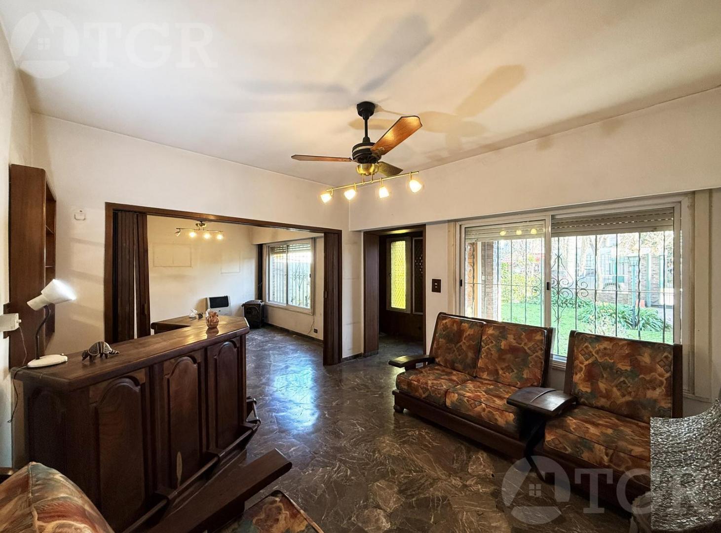 Foto de VENTA Casa de Epoca en dos plantas Lote de 374 m², 4 amb. Jardin, imagen 5