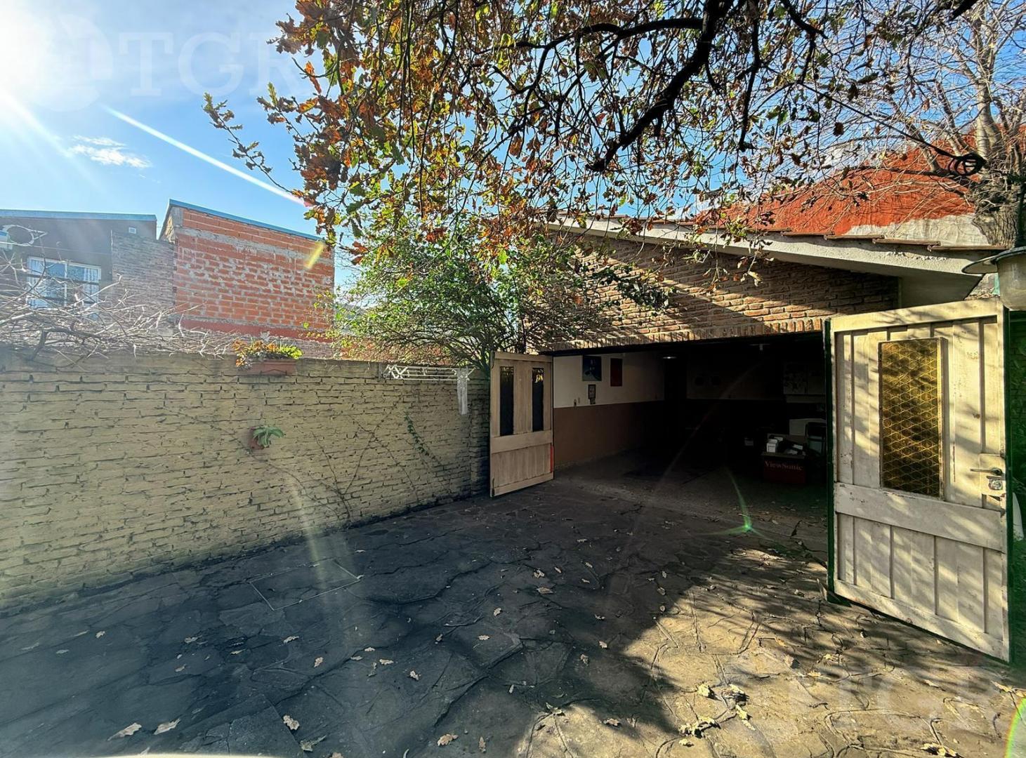 Foto de VENTA Casa de Epoca en dos plantas Lote de 374 m², 4 amb. Jardin, imagen 3