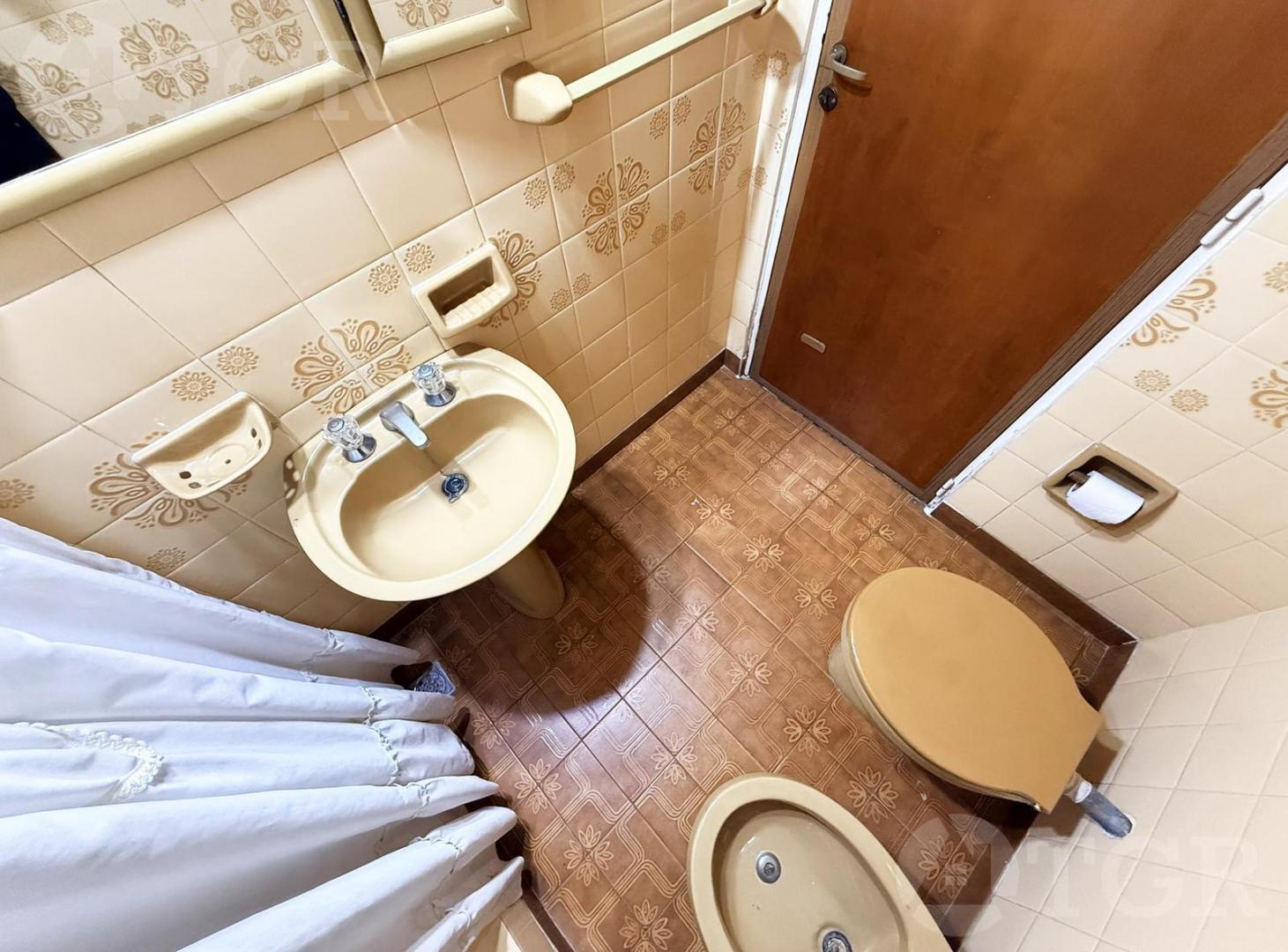 Foto de VENTA Casa de Epoca en dos plantas Lote de 374 m², 4 amb. Jardin, imagen 2