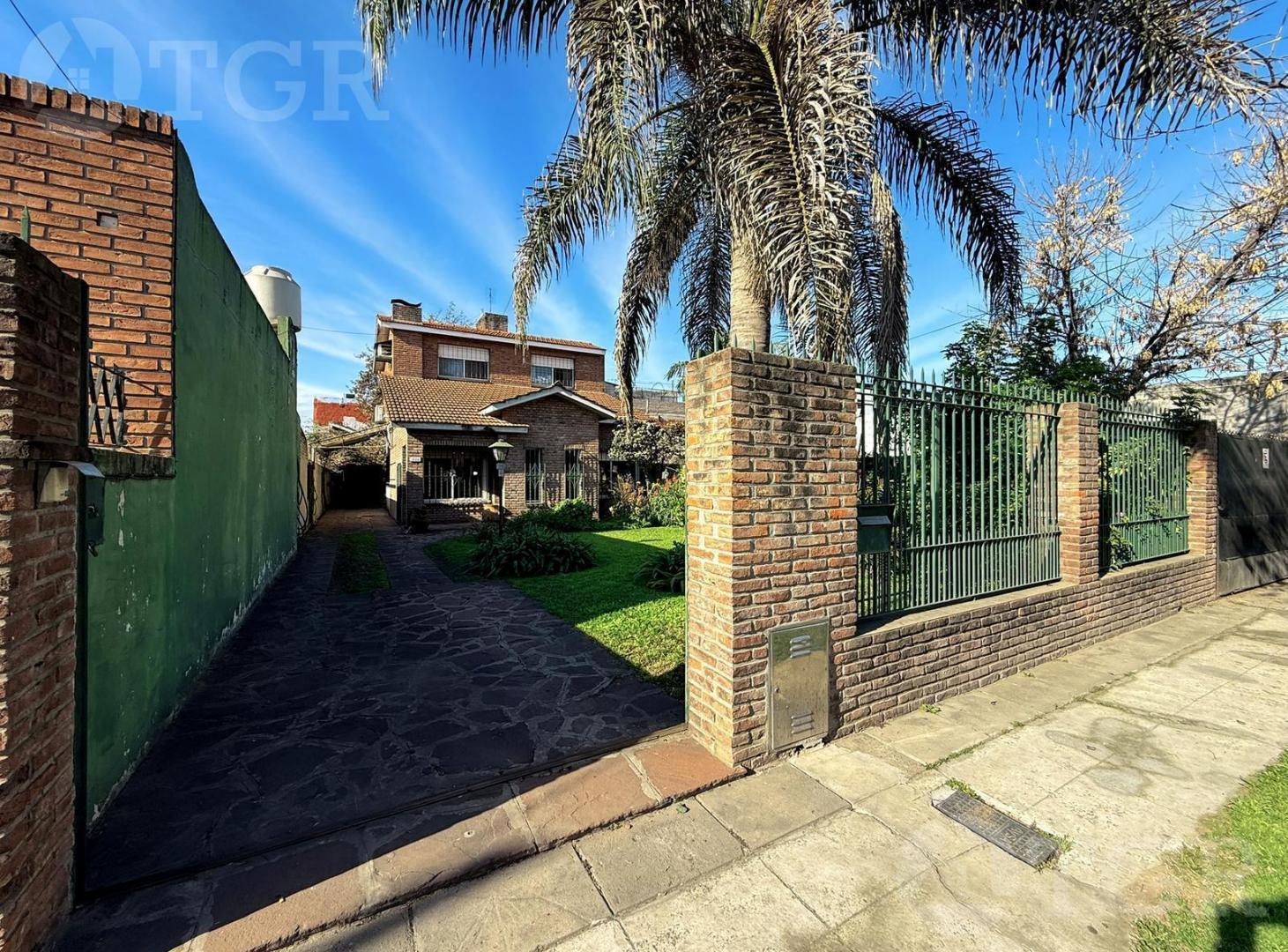 Foto de VENTA Casa de Epoca en dos plantas Lote de 374 m², 4 amb. Jardin, imagen 1