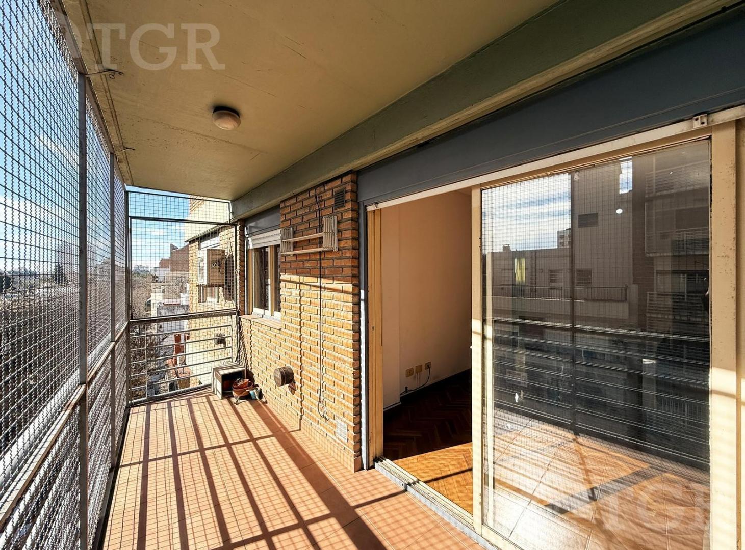 Foto de Venta Departamento 3 ambientes con cochera balcón y Baulera en Flores, imagen 2