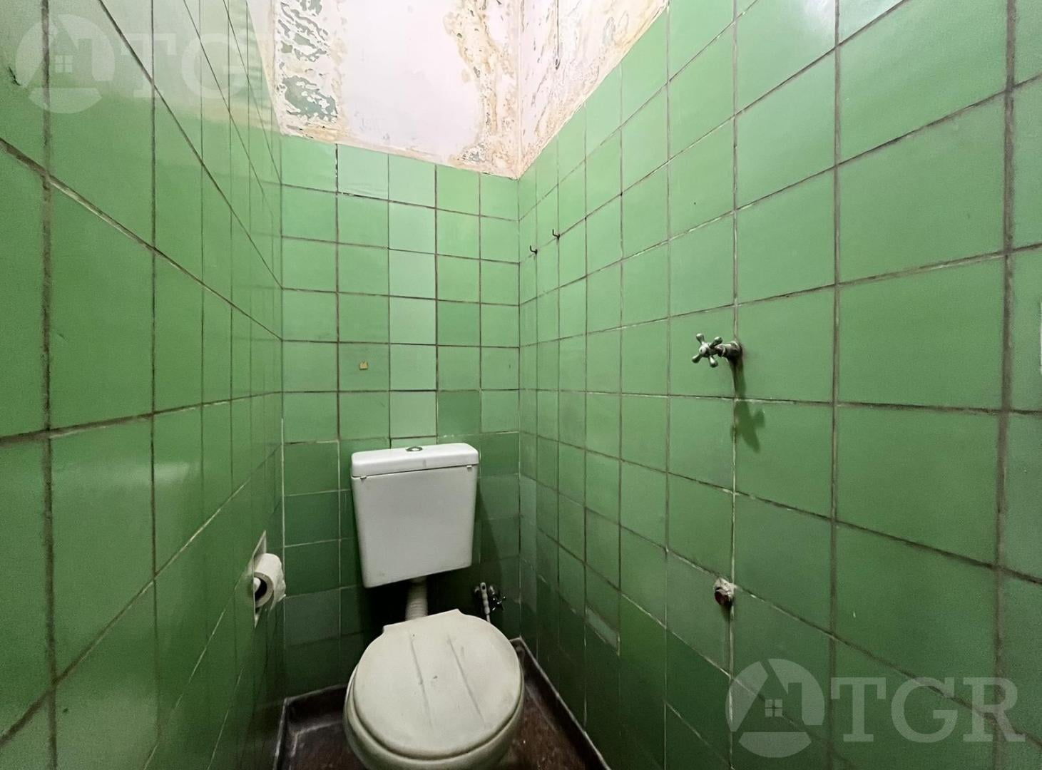 Foto de Venta Local Comercial en Barrio Monserrat, luminoso, amplio sotano, imagen 3