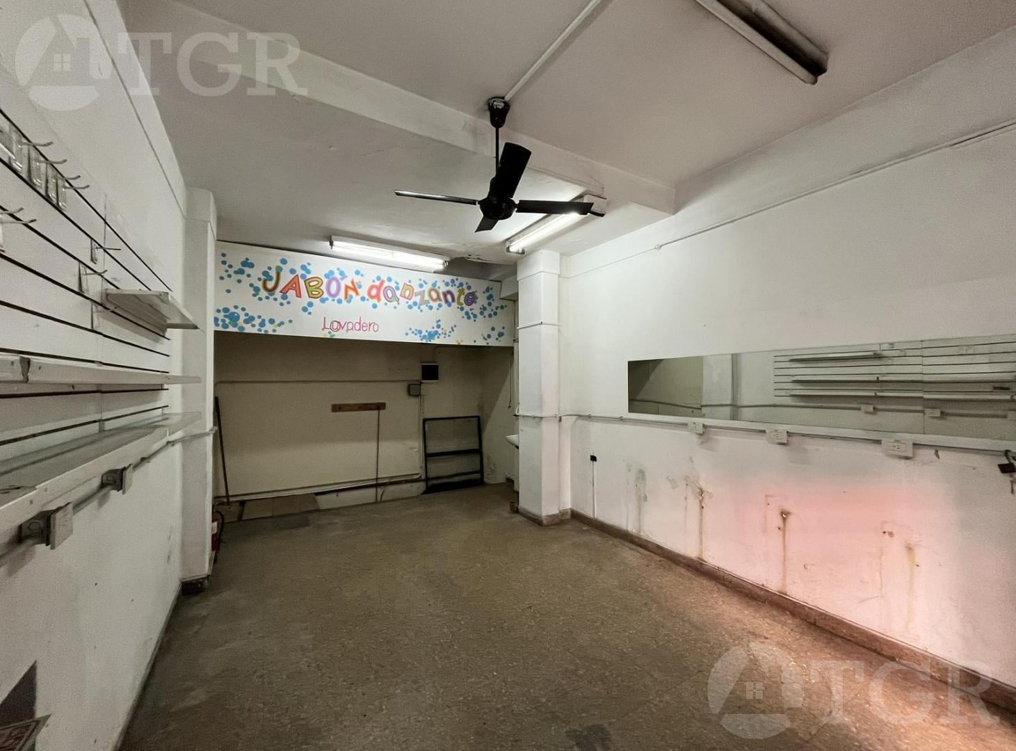 Foto de Venta Local Comercial en Barrio Monserrat, luminoso, amplio sotano, imagen 4