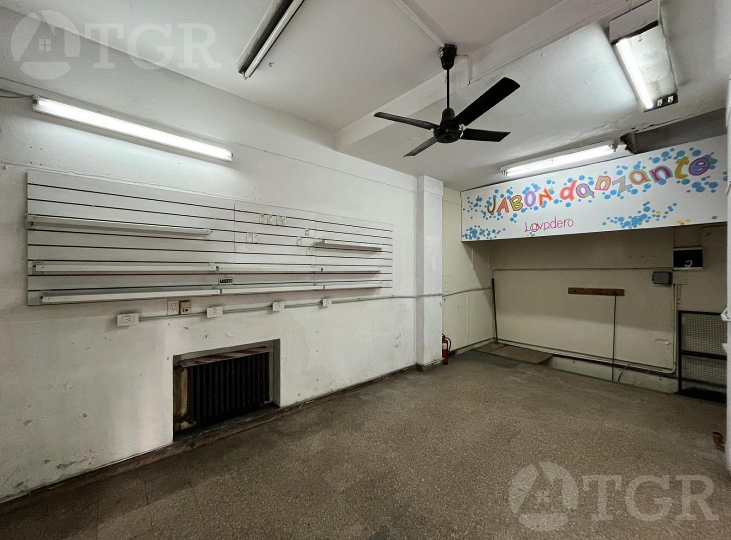 Foto de Venta Local Comercial en Barrio Monserrat, luminoso, amplio sotano, imagen 5