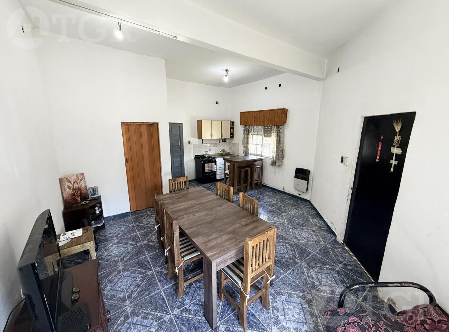 Foto de Venta de 2 Casas con garaje y patio APTO CREDITO. Temperley, imagen 2
