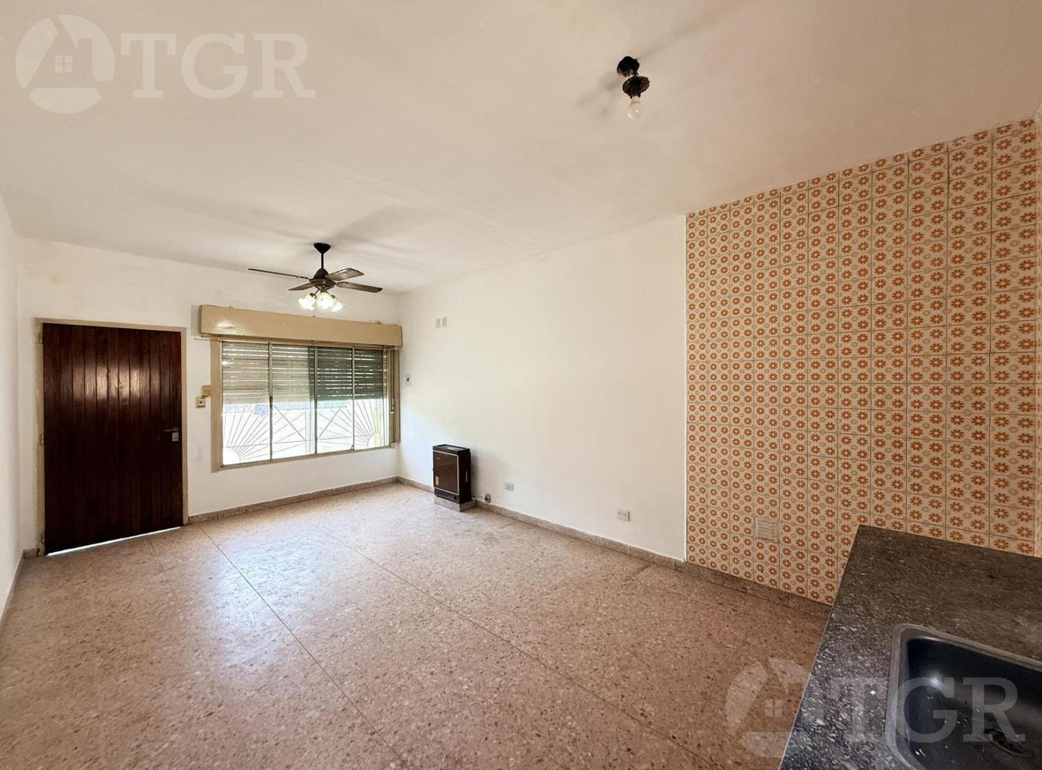 Foto de Venta de 2 Casas con garaje y patio APTO CREDITO. Temperley, imagen 5