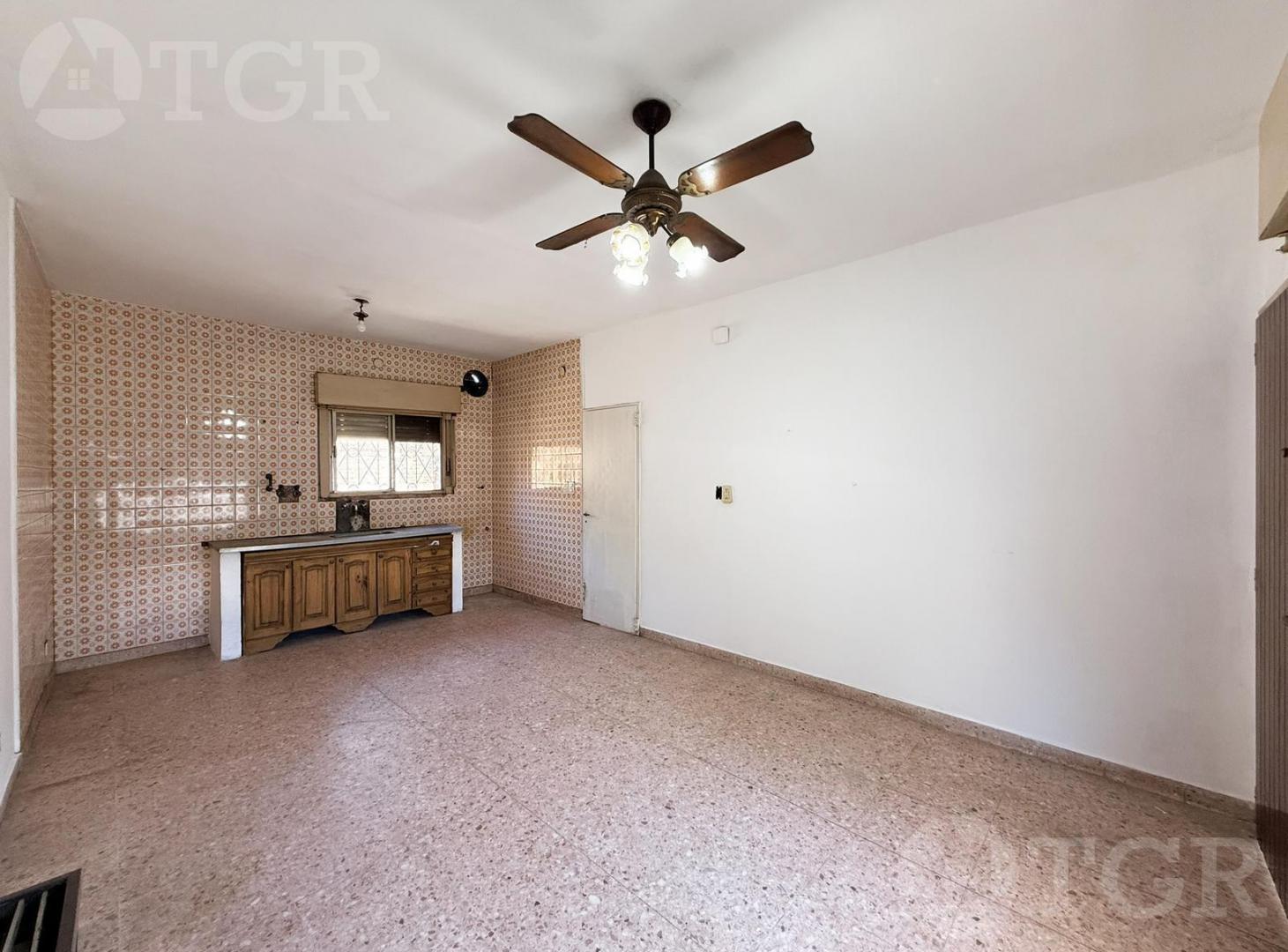 Foto de Venta de 2 Casas con garaje y patio APTO CREDITO. Temperley, imagen 4