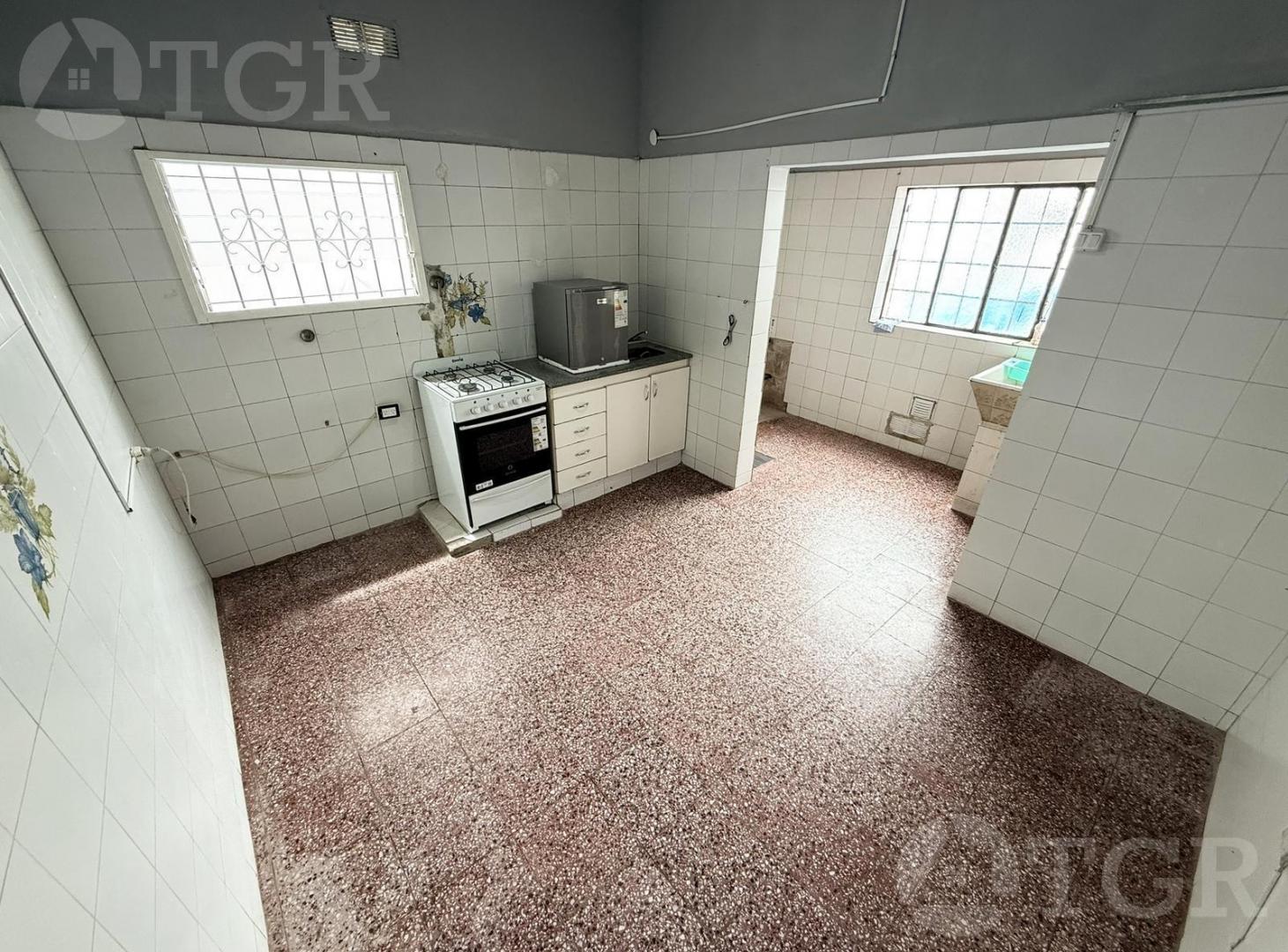 Foto de Casa con Pileta y Gran Lote de 370m² en Tristán Suárez -, imagen 1