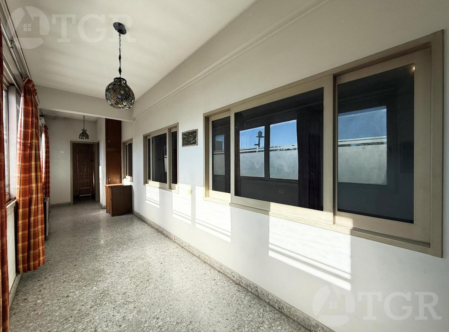 Foto de Venta PH 4 ambientes en Hurlingham con terraza propia, imagen 1