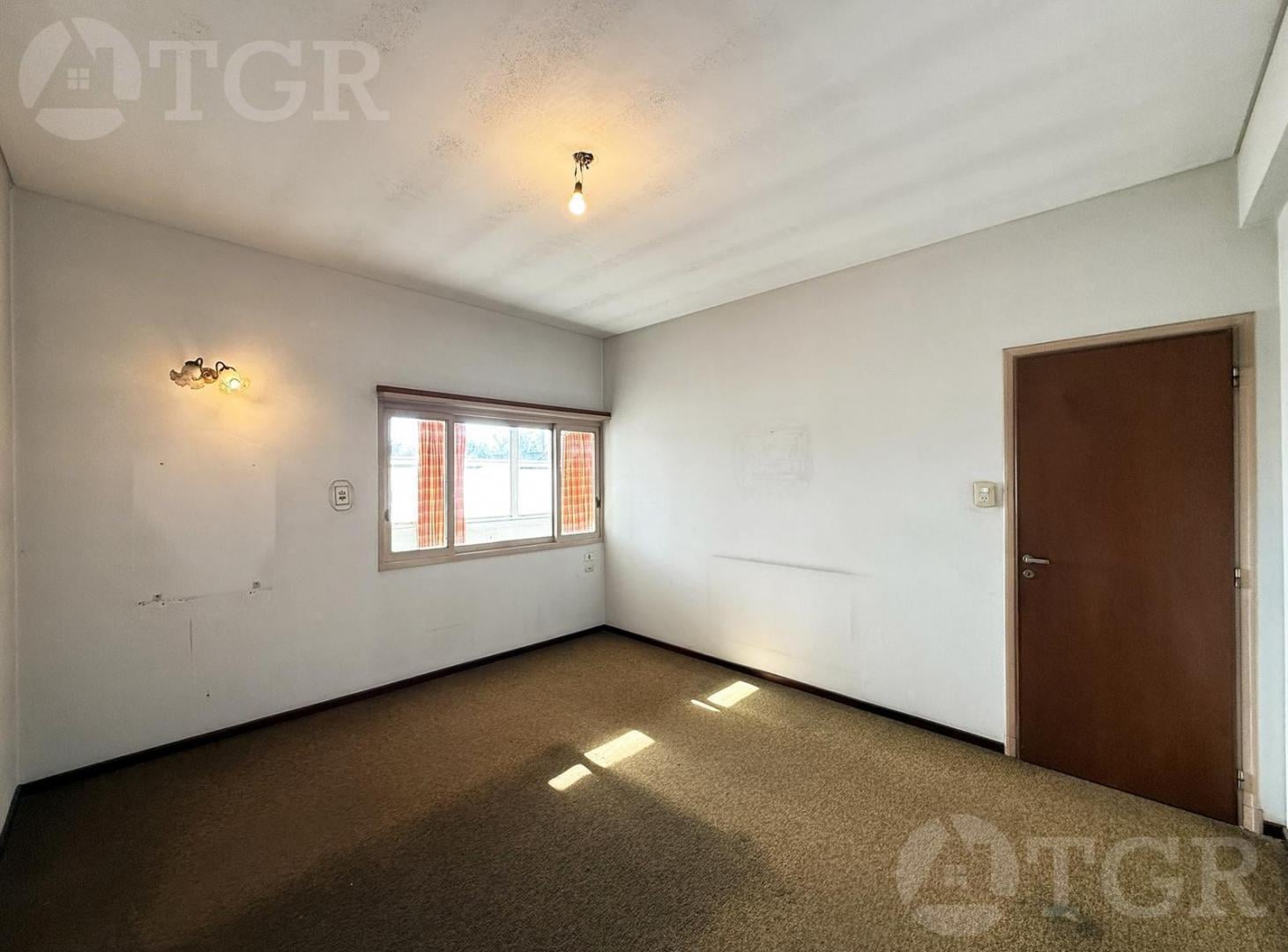 Foto de Venta PH 4 ambientes en Hurlingham con terraza propia, imagen 2