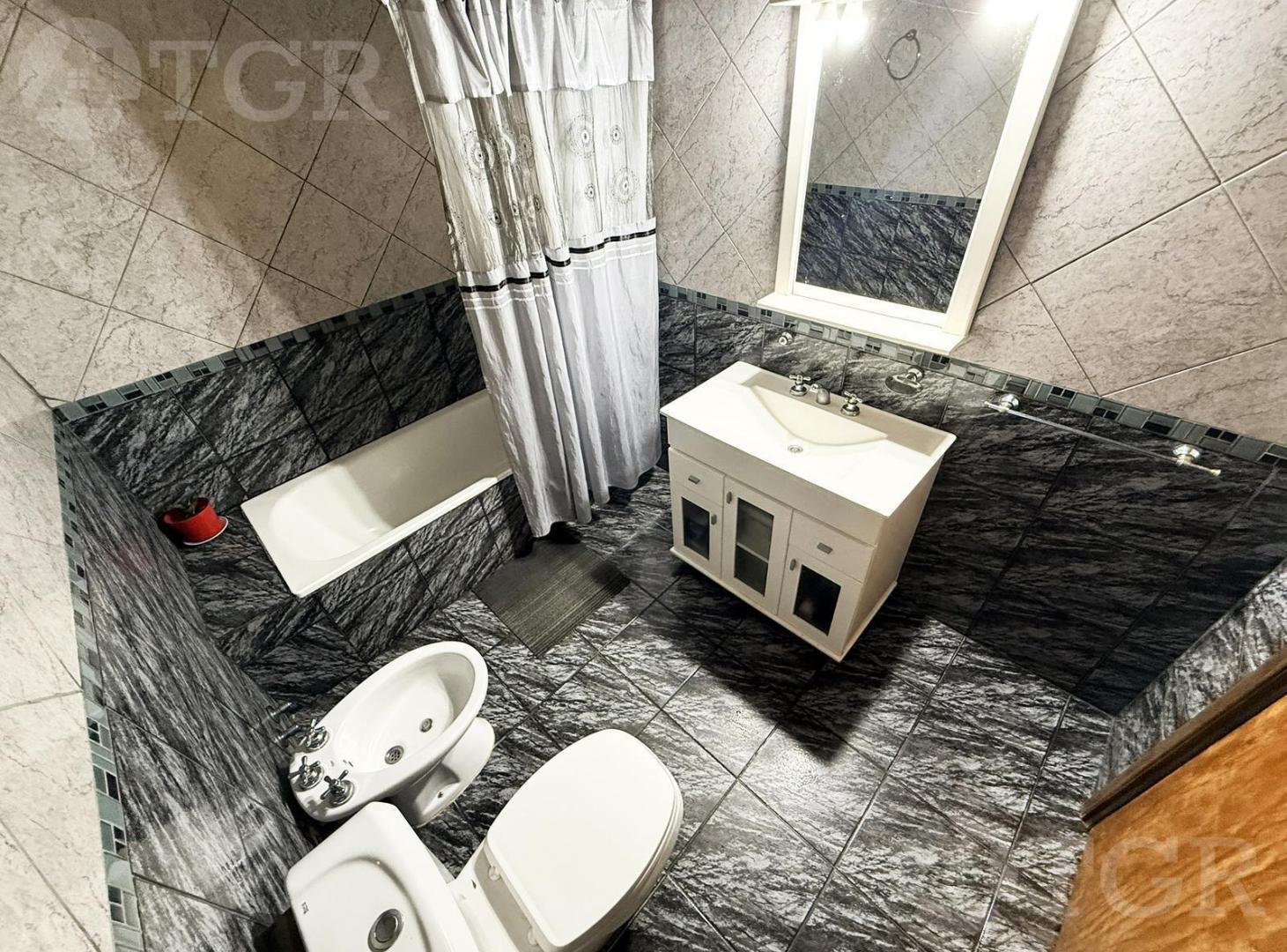 Foto de Venta casa 4 ambientes con jardín, pileta, quincho y cochera en, imagen 5
