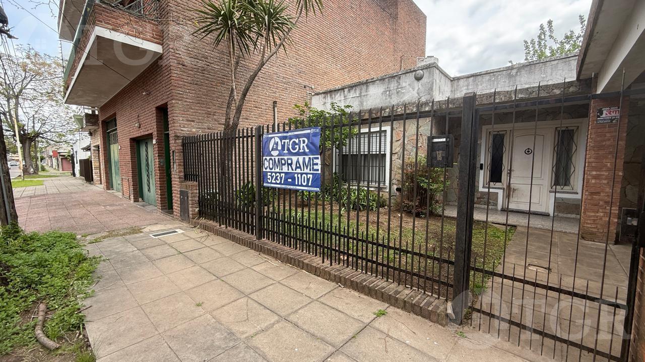 Foto de Casa con patio, cochera y terraza en Caseros, imagen 3