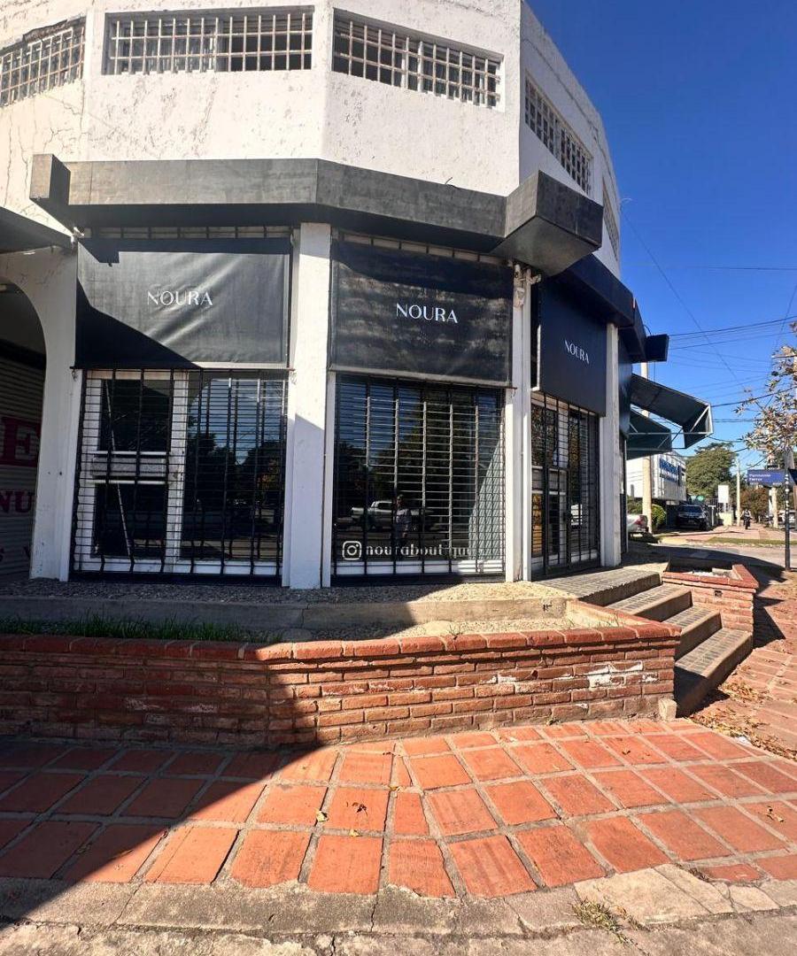 RECTA MARTINOLI LOCAL 16 M2 EXCELENTE ESQUINA CON GRAN VIDRIERA
$ 700.000