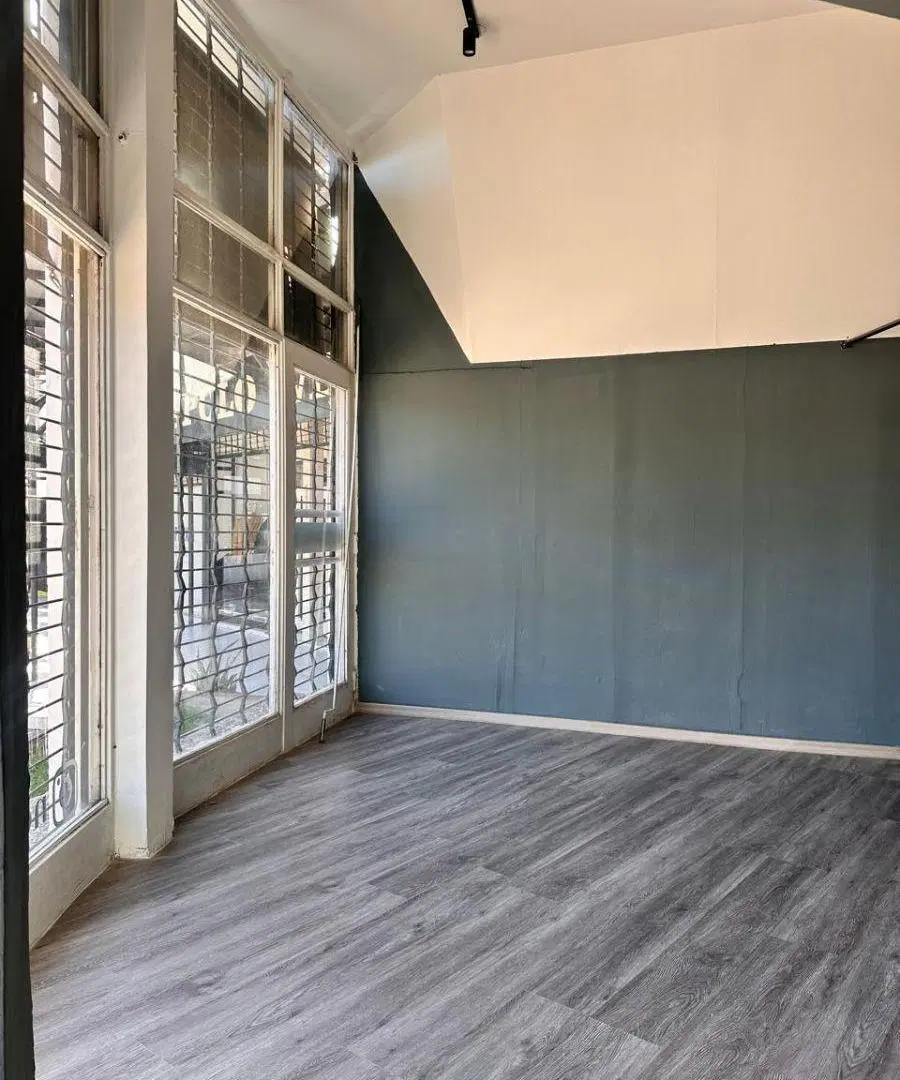 RECTA MARTINOLI LOCAL 16 M2 EXCELENTE ESQUINA CON GRAN VIDRIERA
$ 700.000 3