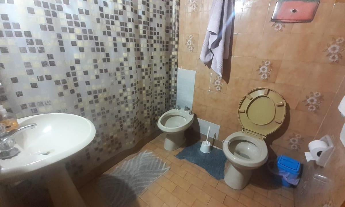 OPORTUNIDA BAJO EL PRECIO APTA CREDITO Casa 4 amb c/garaje,fondo c/quincho y parrilla