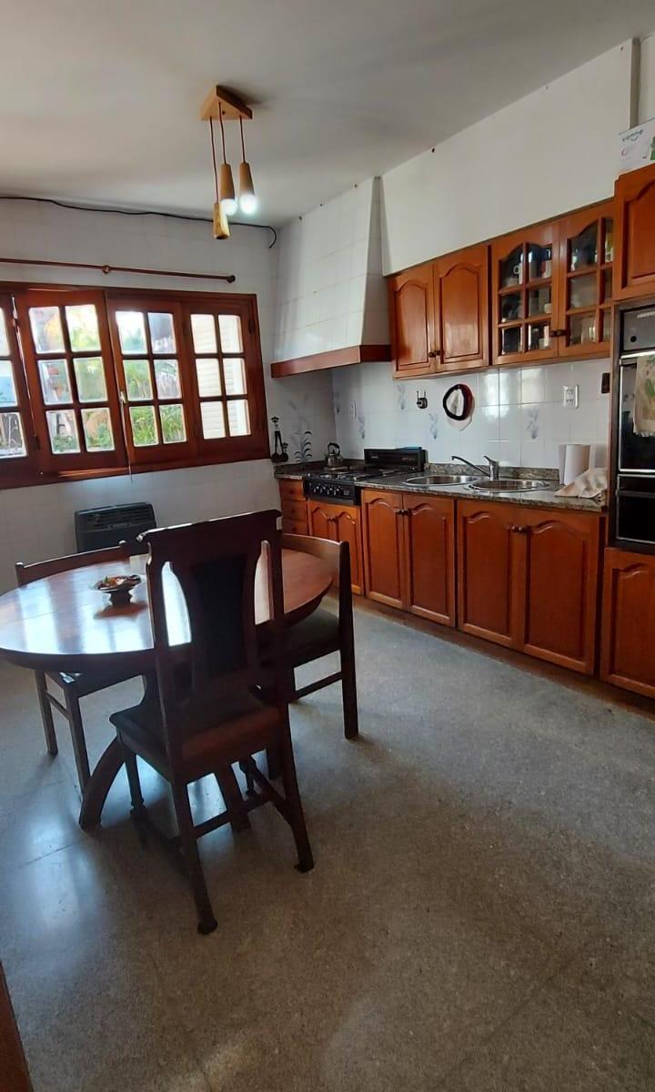 Chalet de 4 ambientes mas departamento de 2 ambientes, ideal 2 familias