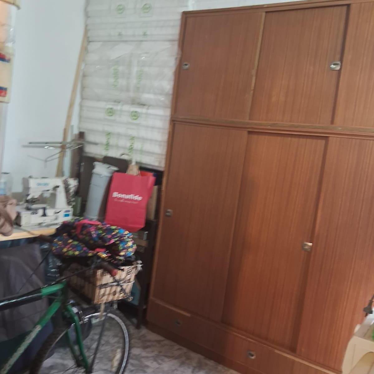 Casa ph muy amplia 5 ambientes, con 2 baños, garaje para 3 autos y terraza