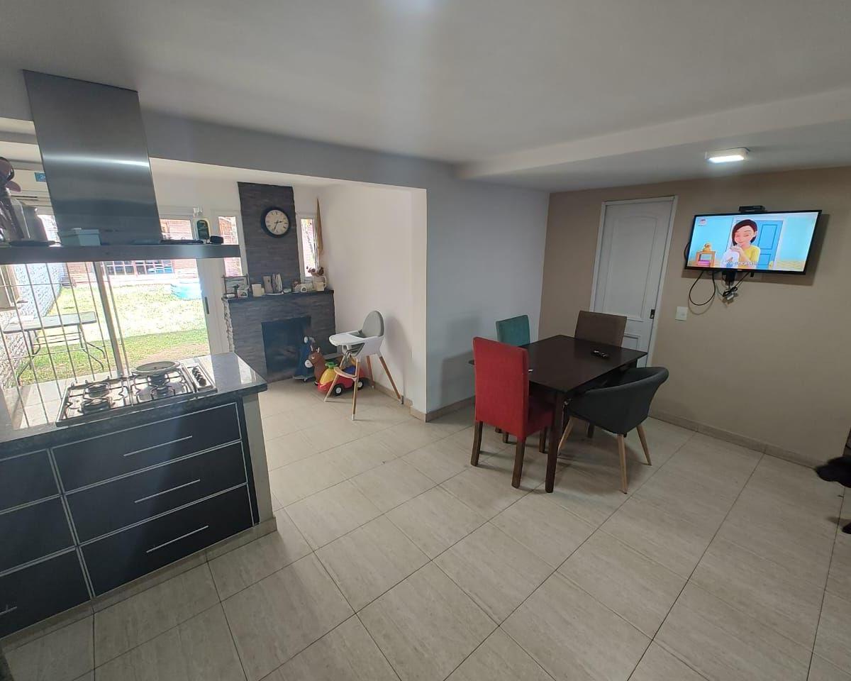 CASA 5 AMBIENTES EN LOTE PROPIO - CHALET REFACCIONADO A NUEVO