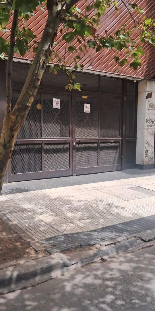 Cochera AMPLIA en almagro