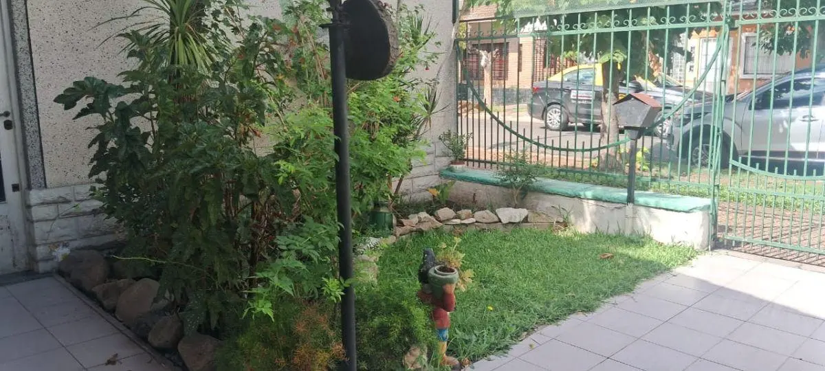 Muy lindo ph al frente totalmente independiente, en muy linda zona 2