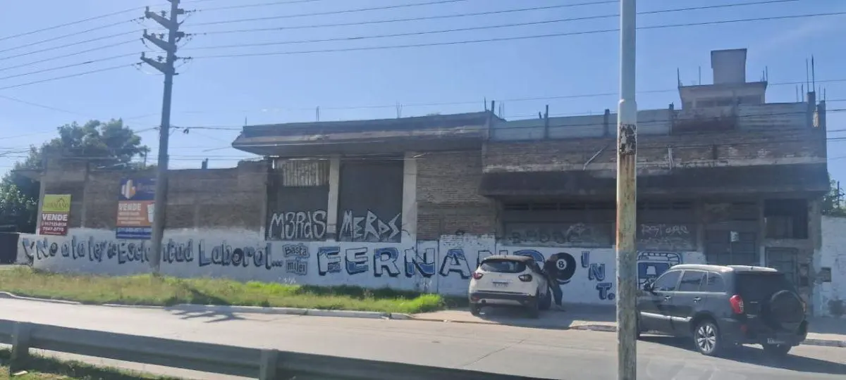 Galpon sobre Av Juan Manuen de Rosas, con salida a 2 calles 1