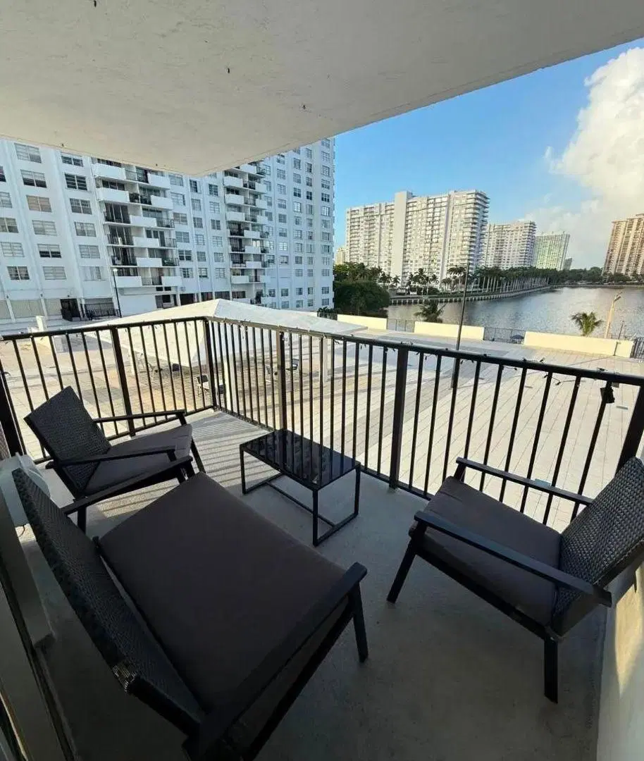 Departamento tres ambientes en MIami Aventura 3