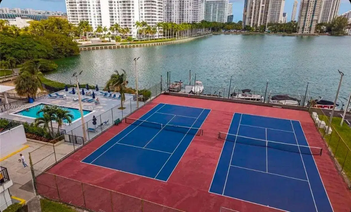 Departamento tres ambientes en MIami Aventura 2