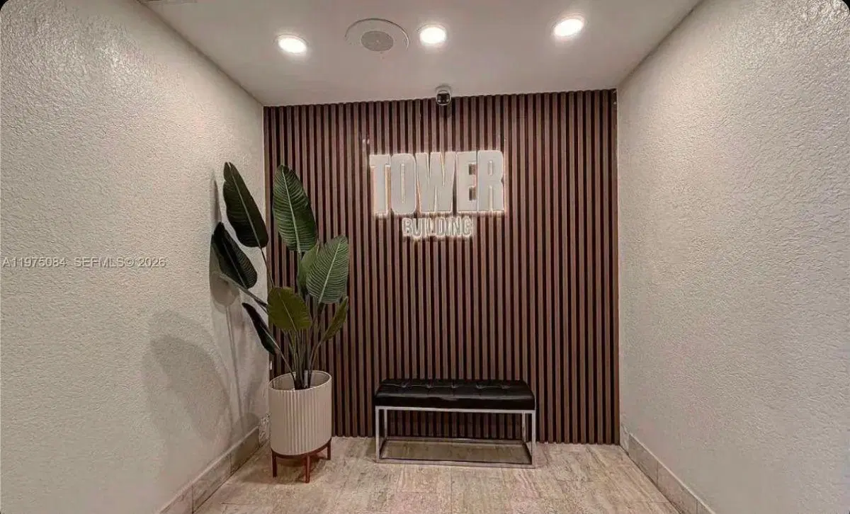 Departamento tres ambientes en MIami Aventura 5