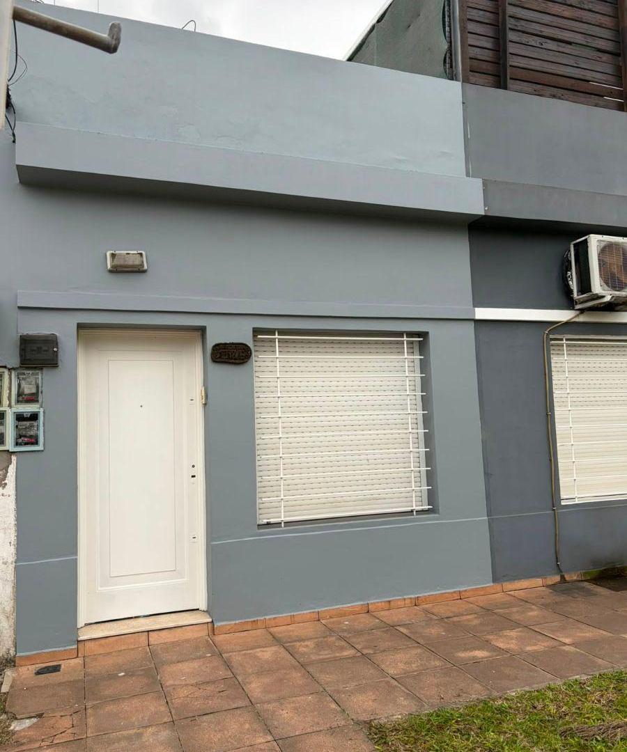 Departamento de 1 ambiente al frente con patio sin expensas