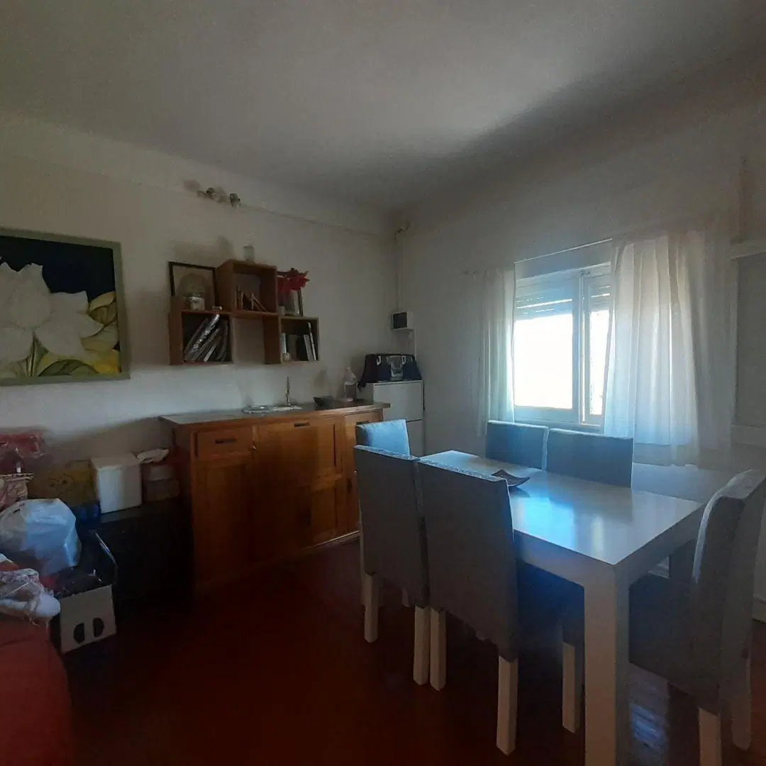 Retasada, bajo el precio oportunidad Muy buena ubicacion. Semi piso en primer 4 ambientes 5