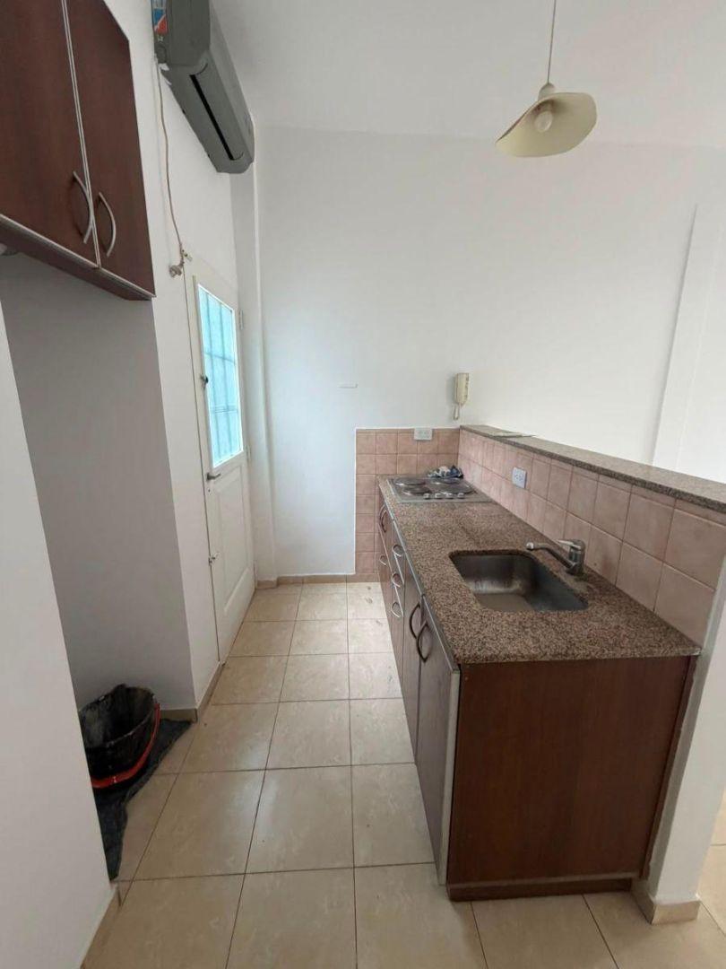 Foto de Departamento de 1 ambiente al frente con patio sin expensas, imagen 4
