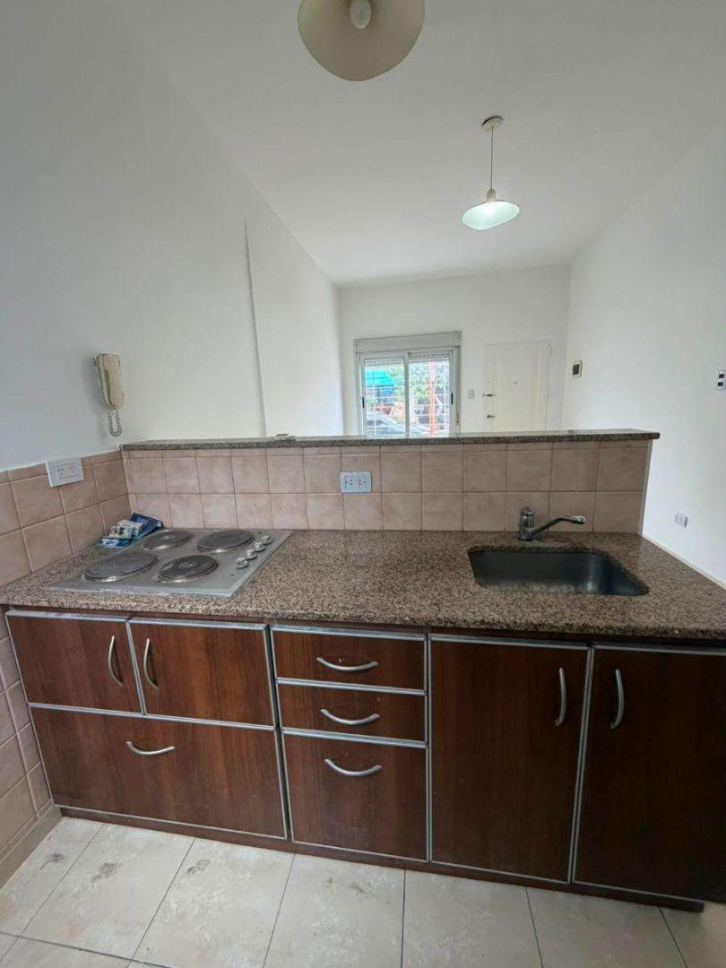 Foto de Departamento de 1 ambiente al frente con patio sin expensas, imagen 5