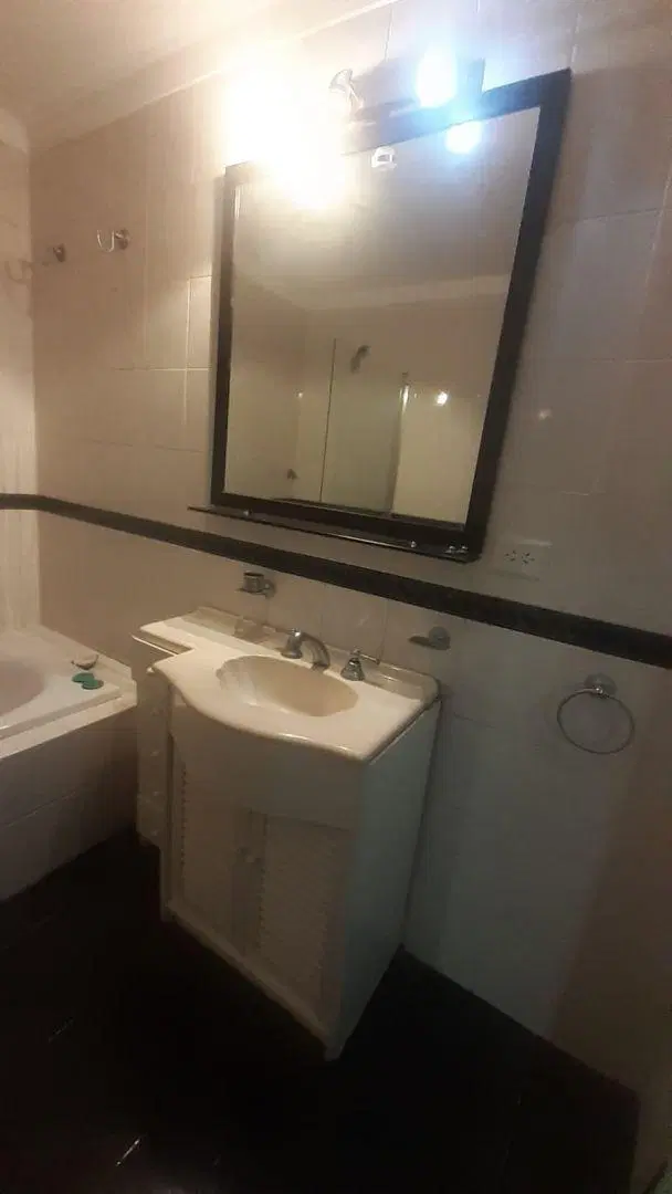 casa 5 ambientes con parque, parrilla galeria y pileta 1