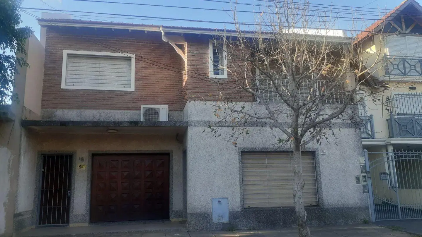 casa 5 ambientes con parque, parrilla galeria y pileta 5