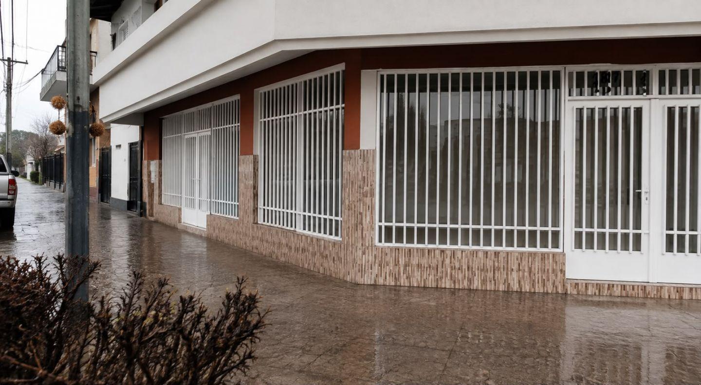 Foto de Local En Av pte. Peron y La Paz, imagen 5