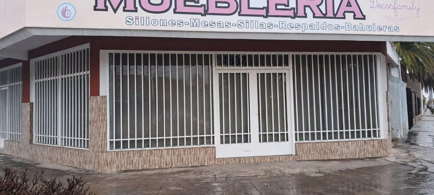 Foto de Local En Av pte. Peron y La Paz, imagen 1